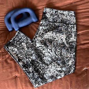 Fabletics Salar metallic mid-rise capri leggings, worn once ⚡️